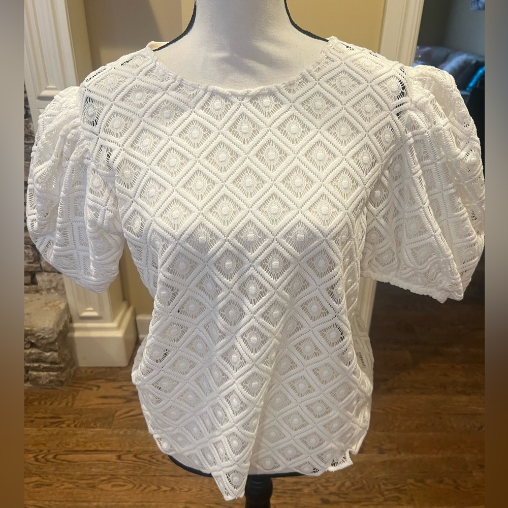 Express NWT white woven embroidered eyelet puffy big sleeved top size L